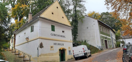 Gerichtsberg Heuriger outside