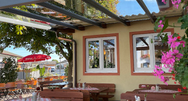 Gasthaus Oberberger outside