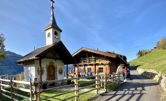 Jausenstation Stuana Hitte outside