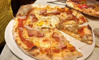 Trattoria Pizzeria food