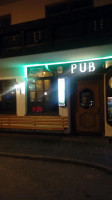 Pub Sixpence outside