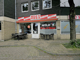 Milo's Pizza&döner outside