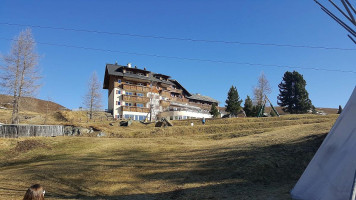 Heidi- Falkertsee outside