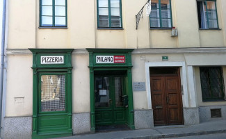 Pizzeria Milano outside