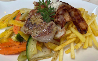 Charly's Mein food