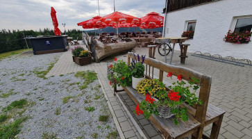 Gasthaus zum Überleben outside