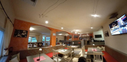 Cafe/Marmota inside