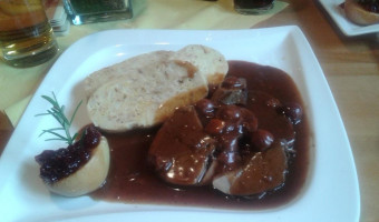Maurerwirt "echt gmiatlich" food