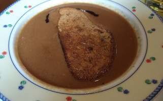 Maurerwirt "echt gmiatlich" food