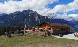 Katzenkopf Hütte outside