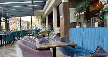 Bevanda Restaurant Bar inside