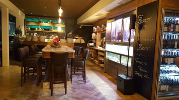 Bevanda Restaurant Bar inside