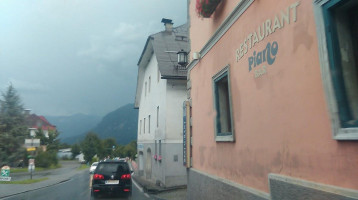 Bar-Piano outside