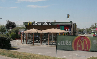 Mcdonald's Deutsch-wagram outside