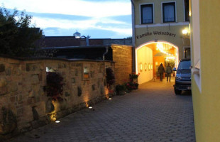 Weingut Weiszbart outside