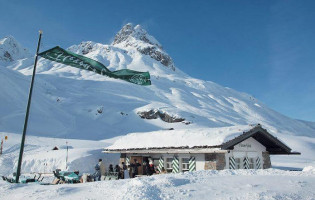 Flexenhäusl Die Außergewöhnliche Hütte outside