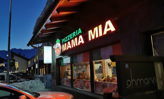 Pizzeria Mama Mia outside