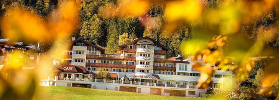 Alpina 4s Wellness Resort Kössenkaiserwinkl outside