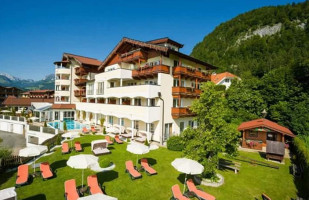Alpina 4s Wellness Resort Kössenkaiserwinkl outside