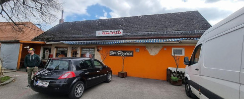 Pizzeria Ciao Italia outside