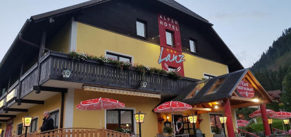 Alpenhotel Lanz outside