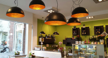 Bella Vita Caffè inside