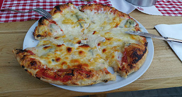 Regina´s Pizzastadl food