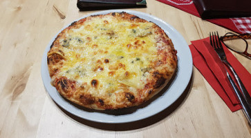 Regina´s Pizzastadl food