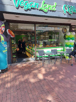 Veganland Çigköfte outside