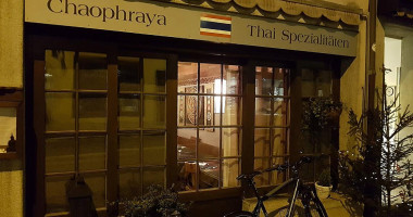 Ochsen Chaophraya outside