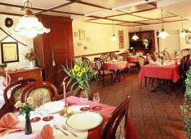 Gasthaus Zum Baren inside