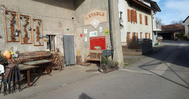 La Ferme Aux Cretegny outside