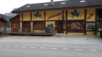 La Montanara outside