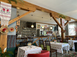 Marcu‘s Cafe Cu Specific Moldovenesc) inside