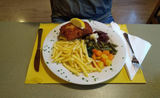 Hirschen, Montlingen food