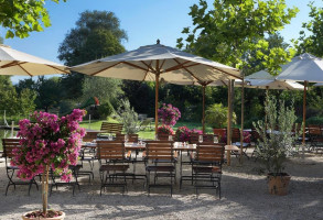 De l'Ours outside