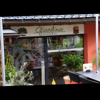 Giardino outside
