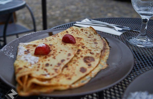 Le Bonnet Rouge food