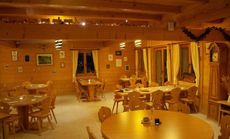 Auberge De Tissiniva inside