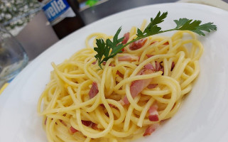 De L'aigle food