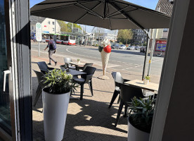 Enjoy Pizzeria outside