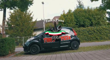 Toni's Pizza outside