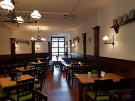 Alois' Wirtshaus inside