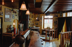 Henderson's Irish Pub inside