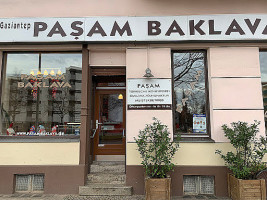 Pasam Baklava outside