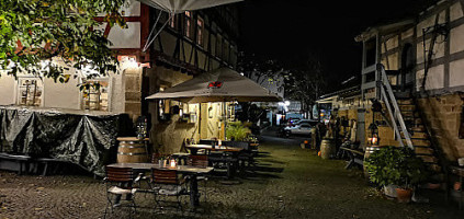 Im Schnitzbiegel · Weinstube outside