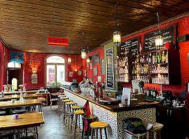 El Bar inside