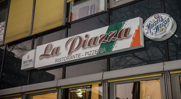 La Piazza outside