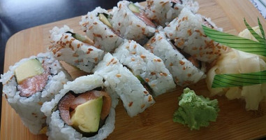 Sushi Luu  food