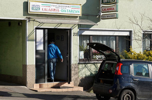 Tarzan Pizzeria Calabria Mit Pizza Bringdienst outside